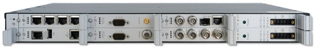 Built-in redundancy for synchronisation sources and power supplies